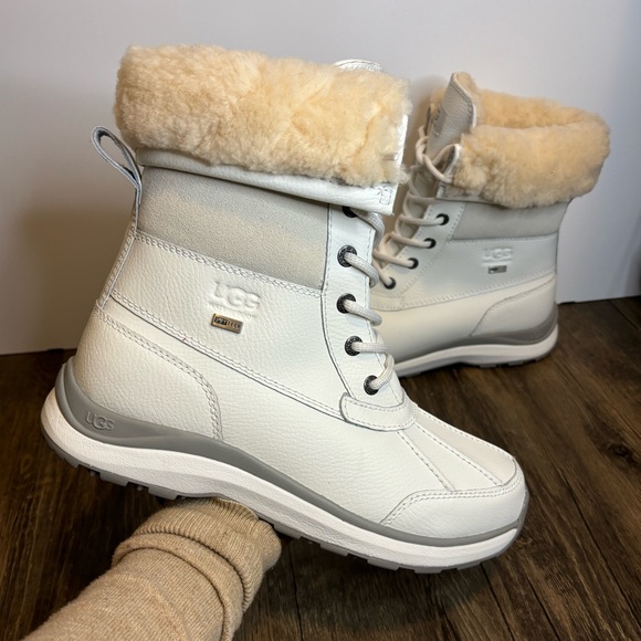 Ugg Australia Womens White Adirondack III Boots - Picture 1 of 7